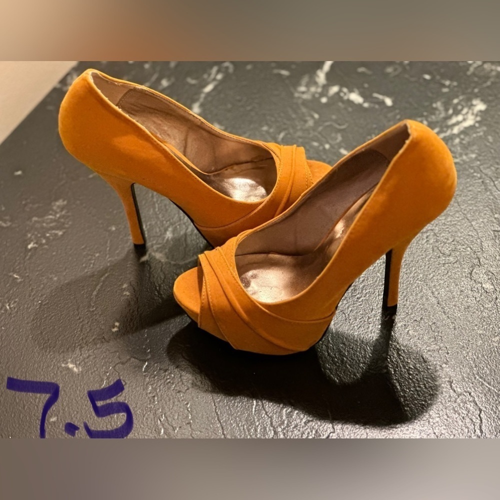 LADIES CADIUM ORANGE HEELS